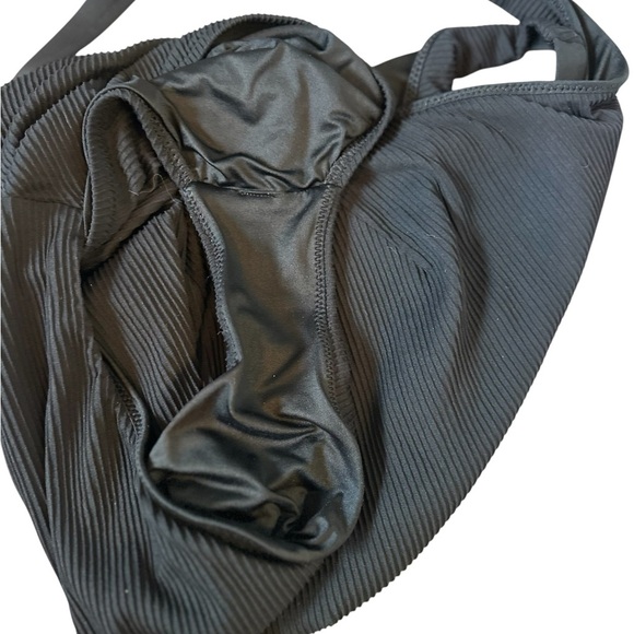 NWOT Vitamin A Black Swimsuit 12 One Piece Plunge Sustainable EcoLux
A248 - Picture 4 of 7